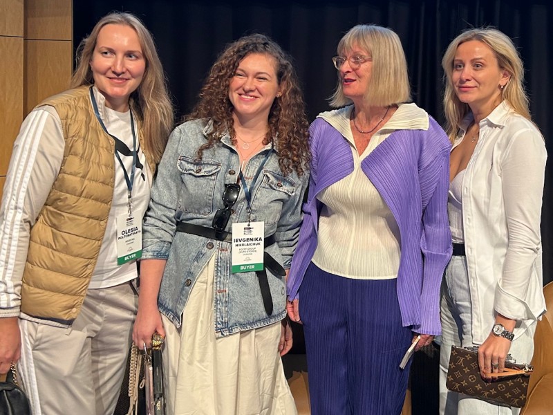 Ievgeniia Nikolaichuk, head of wine projects for Silpo stores in Ukraine, second from left, thanked British wine critic Jancis Robinson, second from right, and JancisRobinson.com for publishing submitted updates on the war in Ukraine. Kerana Todorov photo