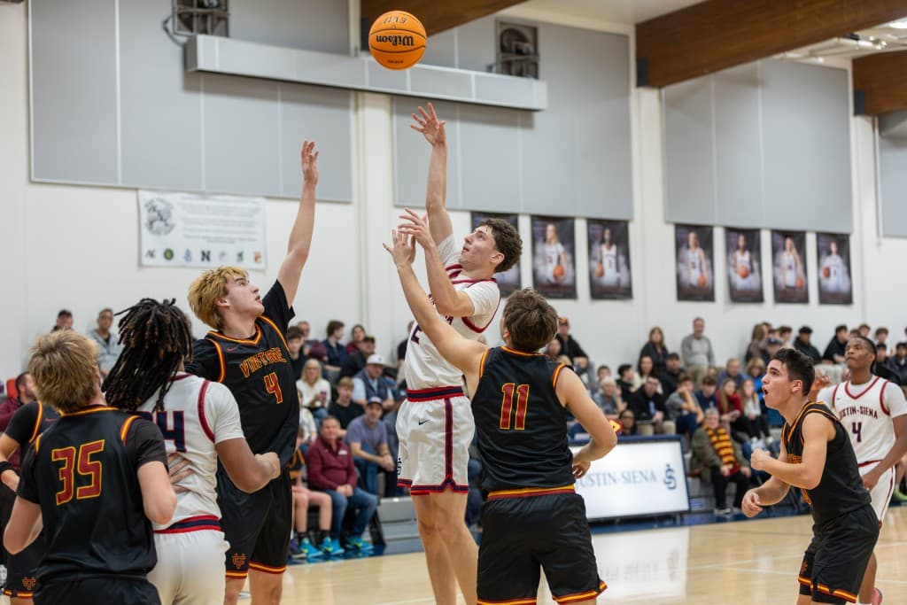 Justin-Siena's senior guard Antoine Saleh scored a game-high 19 points and 4 rebounds versus Vintage. Eric Thompson, Shamboozled.com photo